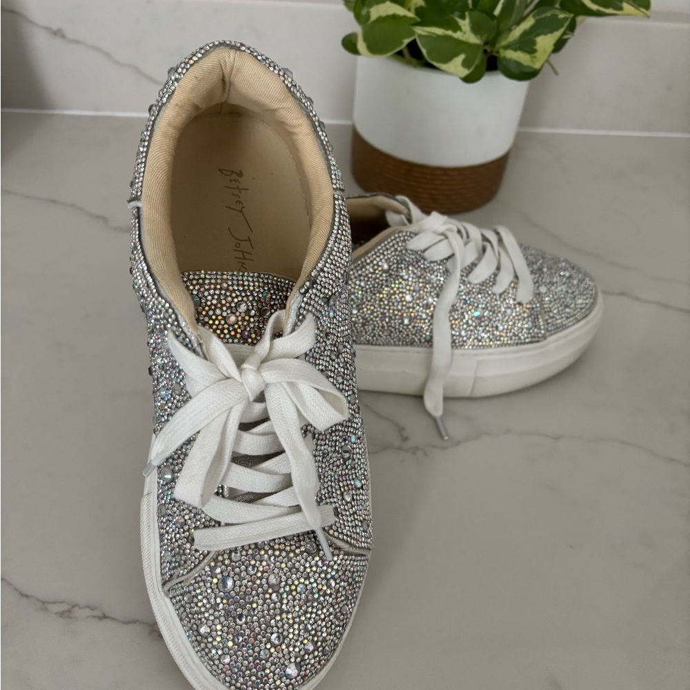 SZ 8 BETSEY JOHNSON SIDNY RHINESTONE SPARKLE SNEAKERS
